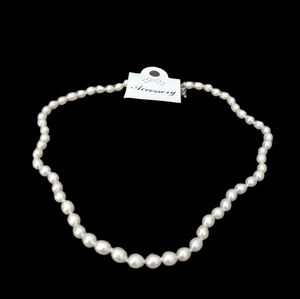 SMALL WHITE PEARL SHORT NECKLACE, PEARL NECKLACE , SO CUTE, 15.5 INCHES,HANDMADE